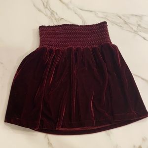 Peak size L burgundy coloured velvet skirt.